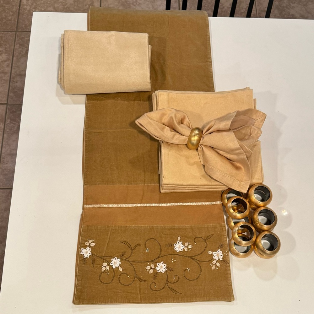 Threshold Table Runner, Napkins & Rings, Tablecloth Set